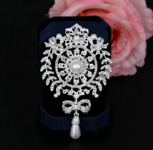Stunning vintage look silver plated king royal celebrity brooch broach pin b49u